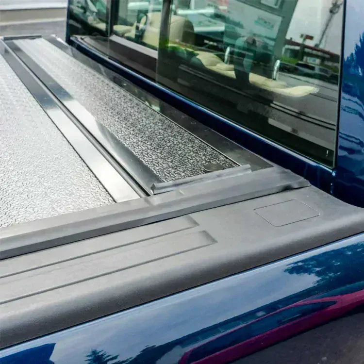 Tvrdý tri-fold potah na korbu s nízkým profilem RAM DS,DT 5'7"